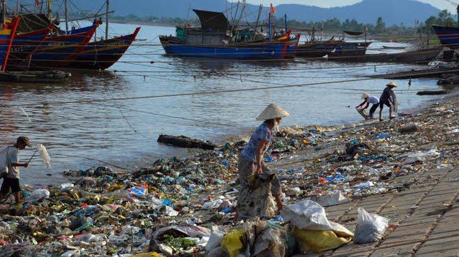 Môi trường biển Việt Nam đang tràn ngập rác thải nhựa. 